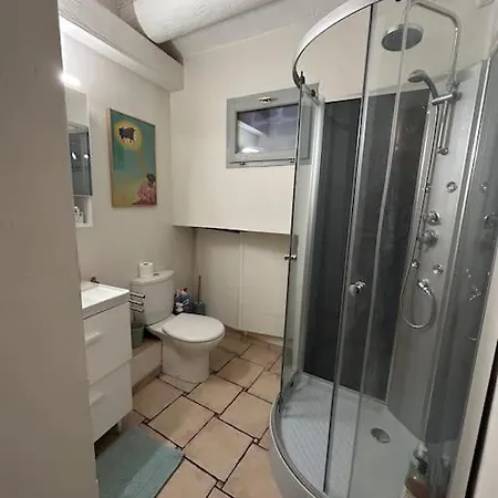 Dans Un Ancien Atelier De Potier Saint-Quentin-la-Poterie